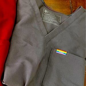 Figs grey Pride scrub top S